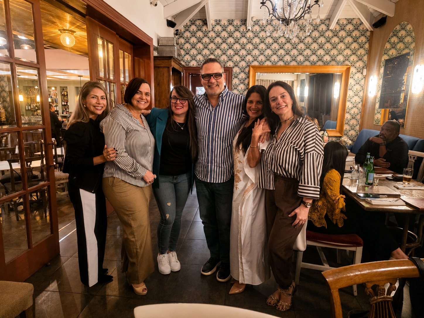 Mentores coaches y líderes compartiendo experiencia